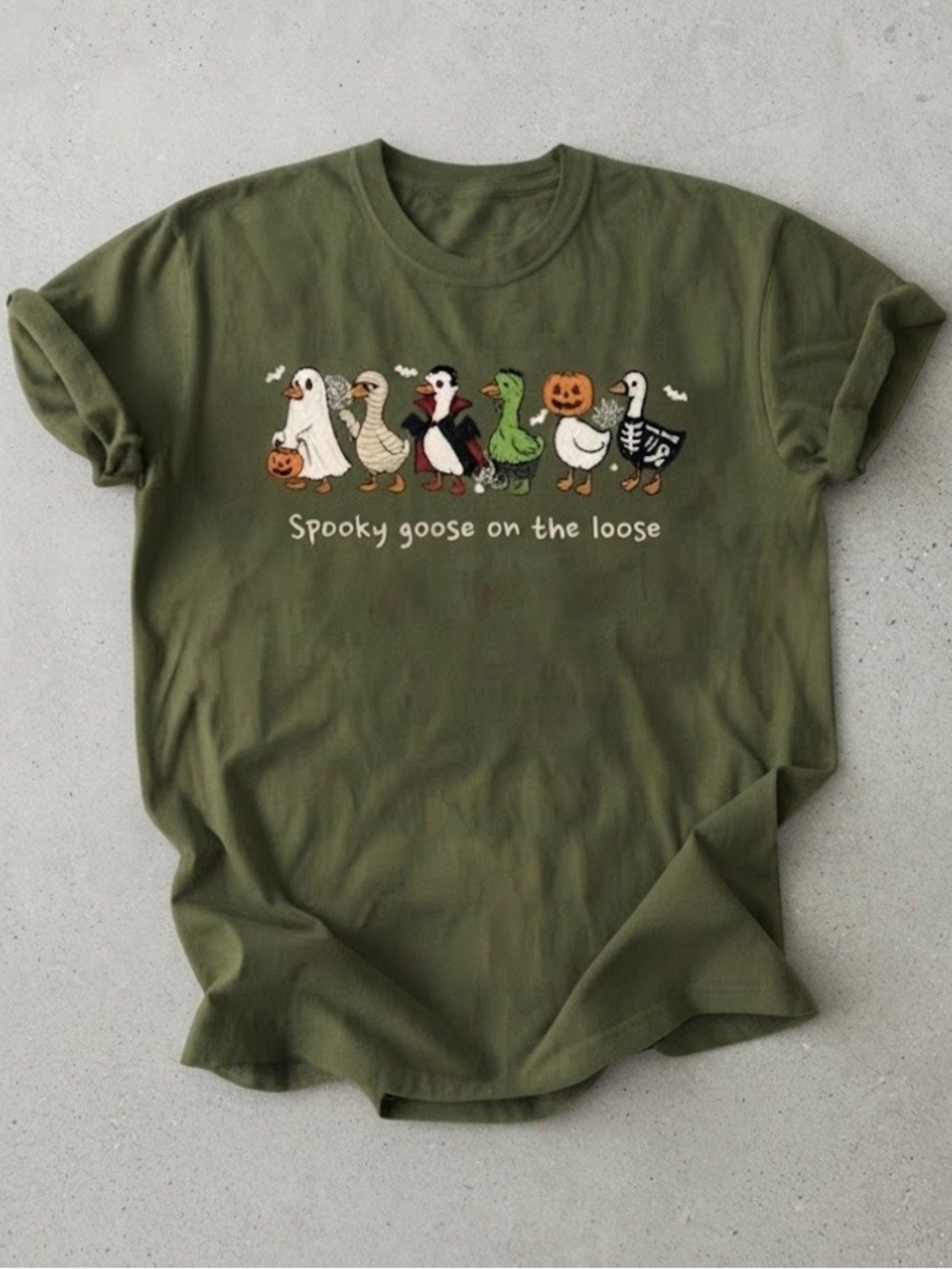 Spooky Goose on the Loose Halloween Duck Confort Colors T-Shirt
